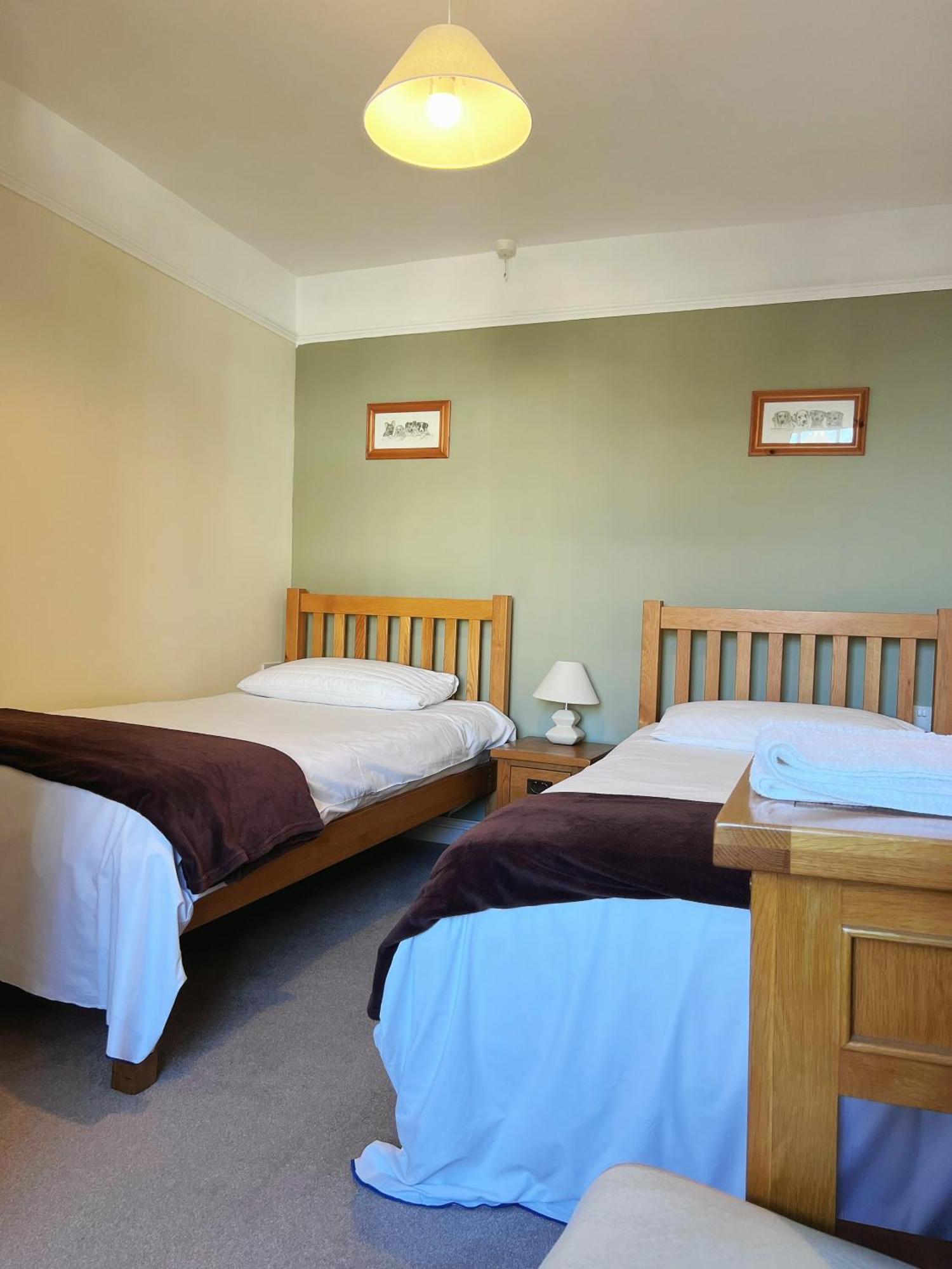 The Crown Hotel Corwen Eksteriør bilde