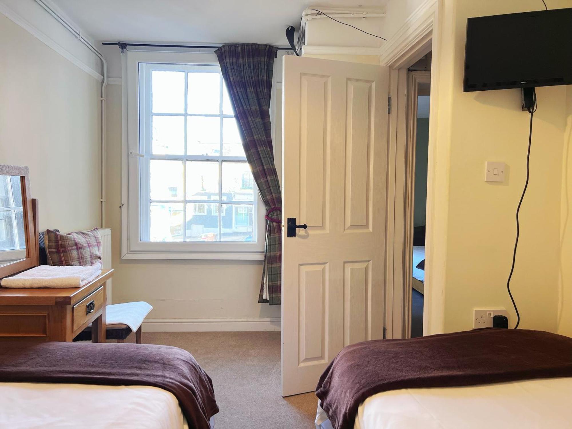 The Crown Hotel Corwen Eksteriør bilde