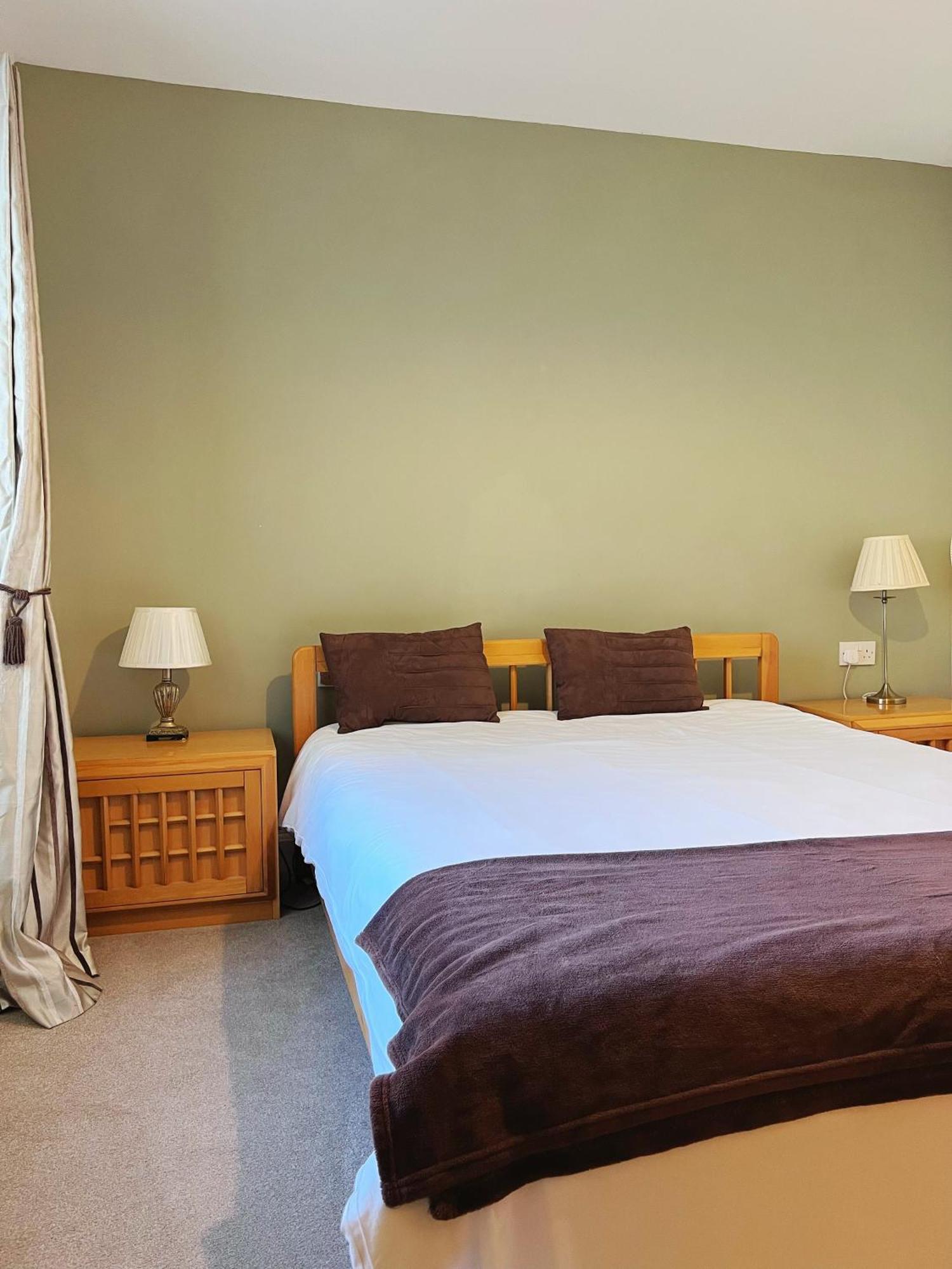 The Crown Hotel Corwen Eksteriør bilde