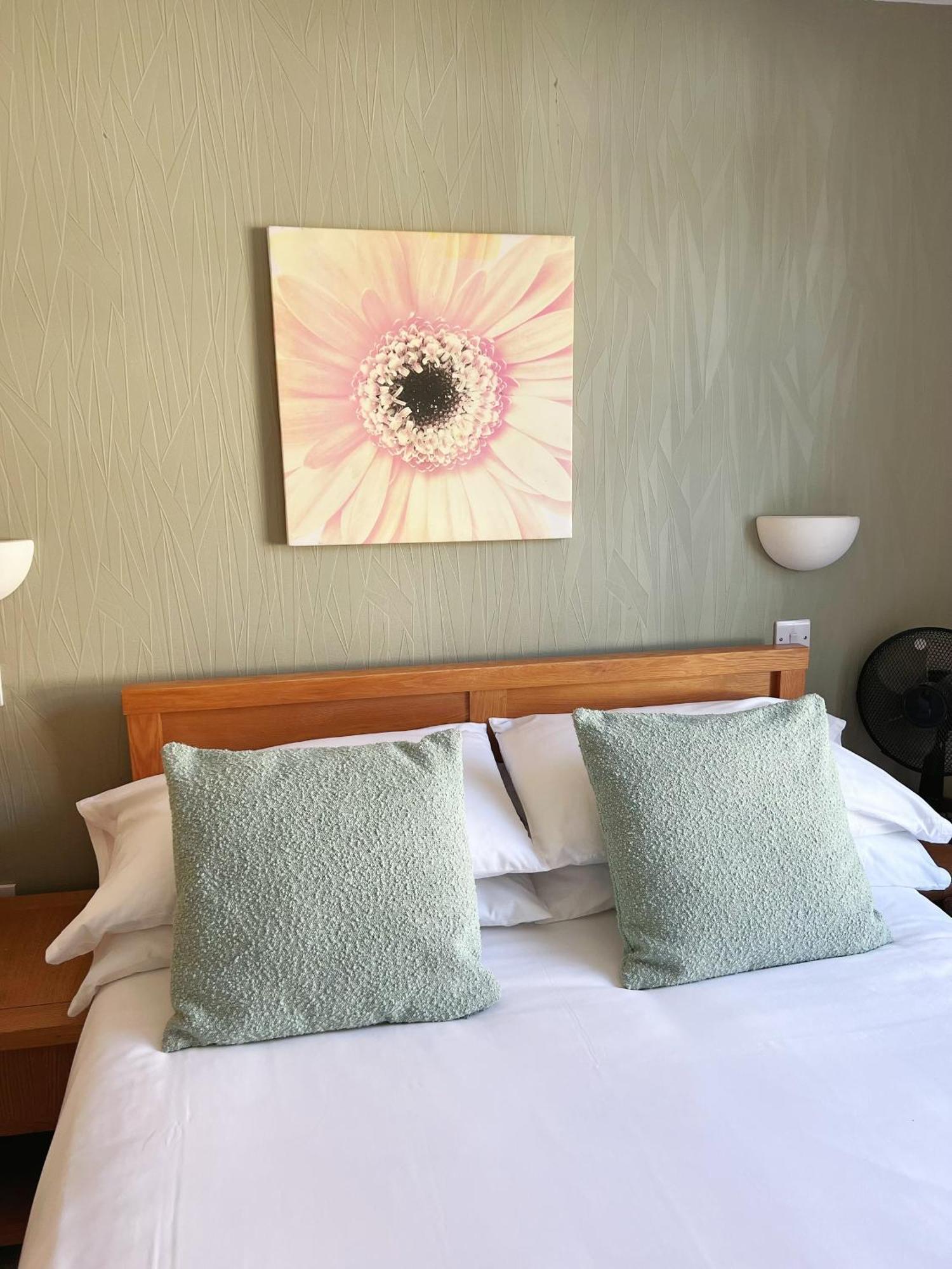The Crown Hotel Corwen Eksteriør bilde